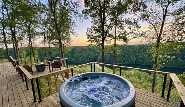 Stunning Lake Views w/Hot Tub! New Listing - Chef's Kitchen, Private Deck, WiFi