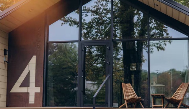 Stunning Lakefront Chalet Pocono