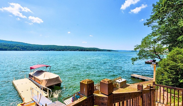 Stunning Lakefront 3BD home w Private Dock & Patio