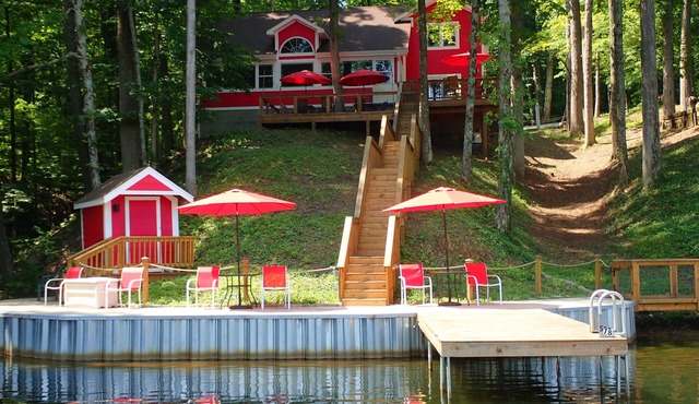 STUNNING LAKEFRONT PROPERTY SURROUNDED BY BEAUTIFUL VIEWS. n