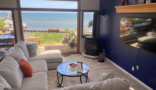 Stunning Lakefront Beach House