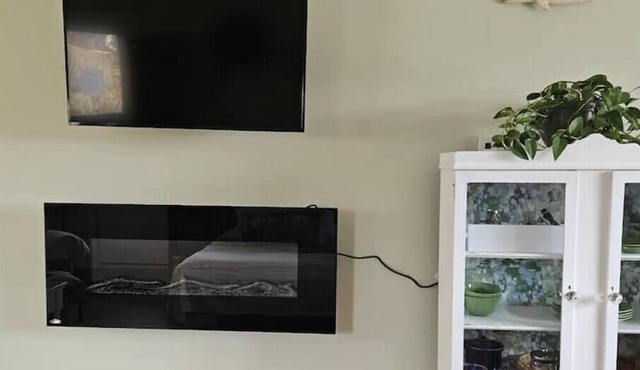 Stunning Lakefront Studio 25 mins to scenic Peggy's Cove and downtown Halifax.