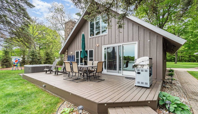Stunning Lakefront Cottage with Beach & Hot Tub