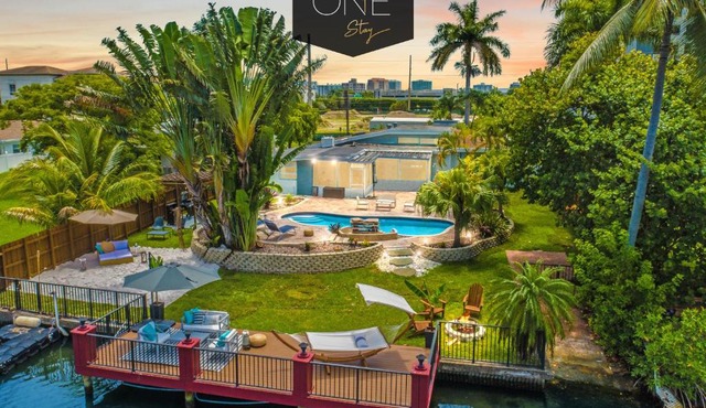 Stunning Lakefront Miami Pool House - Aventura Mall