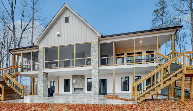 Stunning lakefront oasis with a kayak, large deck, games, & tranquil views