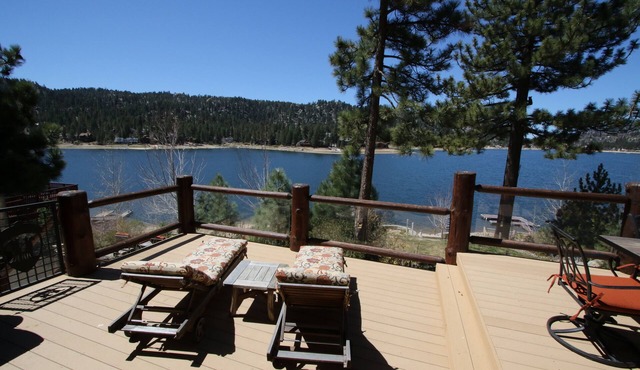 Stunning Lakefront Home, Game Room, Hot Tub, Fire Pit, 100 ft. Beach, Deep Water