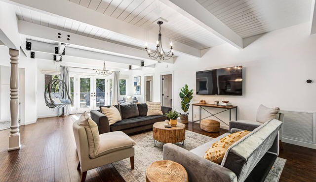 Stunning lakehouse lodge with a deck, fireplace, lush patio & lake access