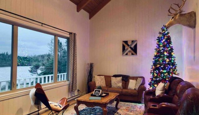 Stunning Lakehouse Deer Park Waterfront Cottage