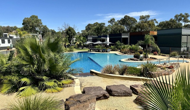 Stunning lakeside 3 bedroom villa in river front resort with pool and boat ramp