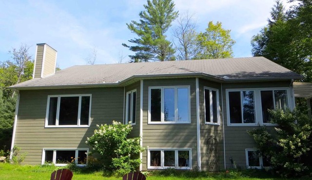 Stunning Lakeside Winter Wonderland Retreat only 35 min. from Ottawa