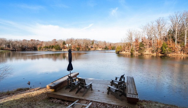 Stunning Lakeside Cabin Perfect for Families