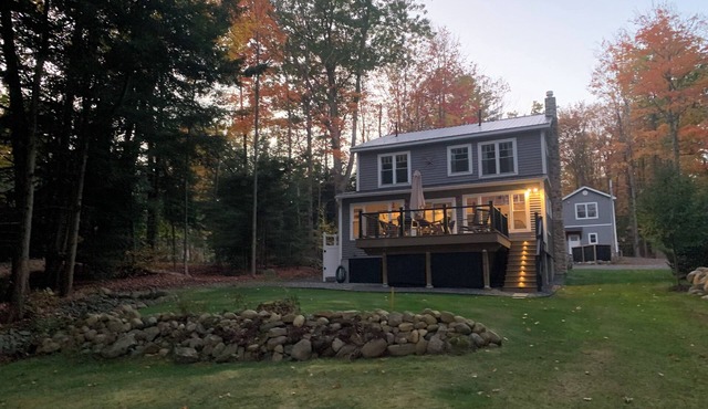Stunning Lakeside Cottage on Great Sacandaga Lake available during Track Season