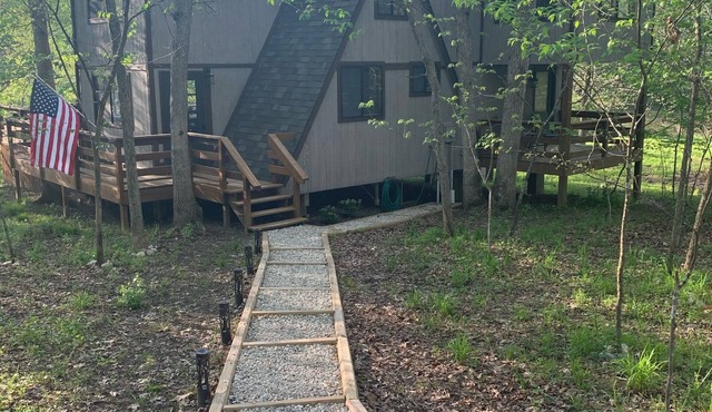 Stunning Lakeside Retreat at Innsbrook w/Swing, Canoe and 3 Kayaks