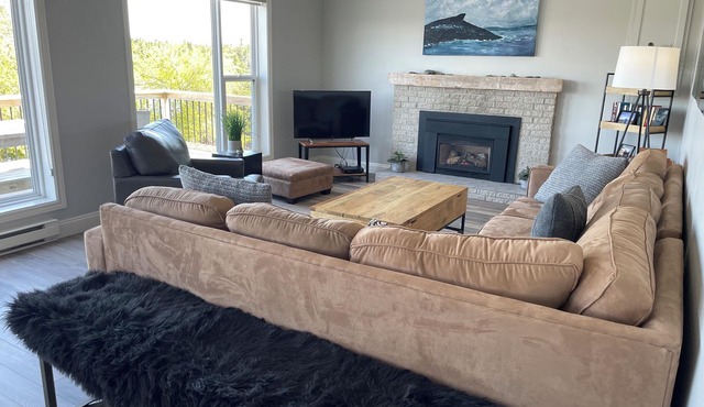 Stunning Lakeside Retreat in Tors Cove – Nature Lover’s Paradise!