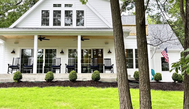 Stunning Lakeside Retreat: Delavan Lake Home w/Lake Views & Private Lake Access