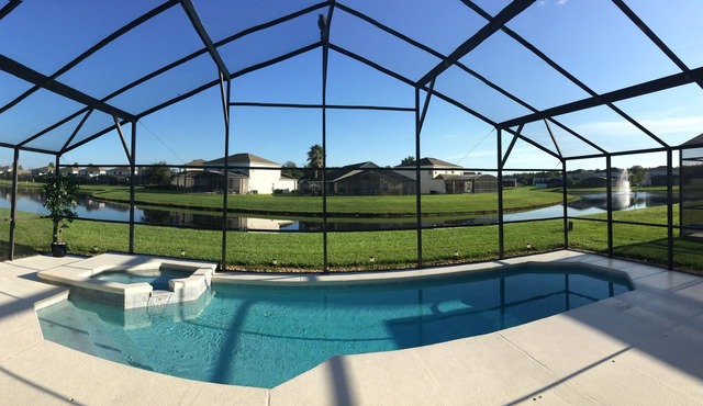 Stunning Lakeside Villa, Pool & Spa. 4BR/3BA - Gated Community - Disney 12 Mins