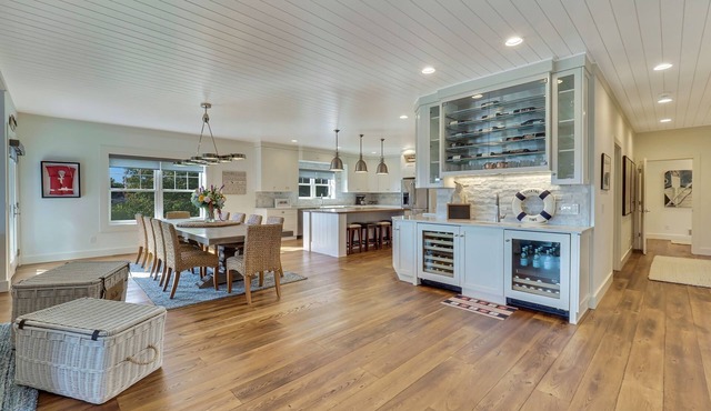 Stunning Lakeview Home with 5 Bedrooms and 6k SqFt of Modern, High-End Amenities