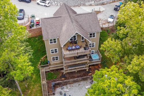 Stunning Lakeview Home Game Room Dock Hot Tub