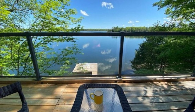 Stunning Lakeview Waterfront Cottage