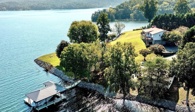Stunning LakeViews | Private Boat Ramp, Sleeps 12!
