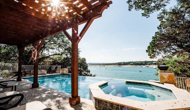 Stunning Lakeway Paradise: Waterfront w Pool Spa