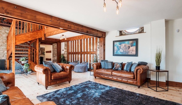 Stunning Large 4 Bed Country House with Hot tub - Pass the Keys