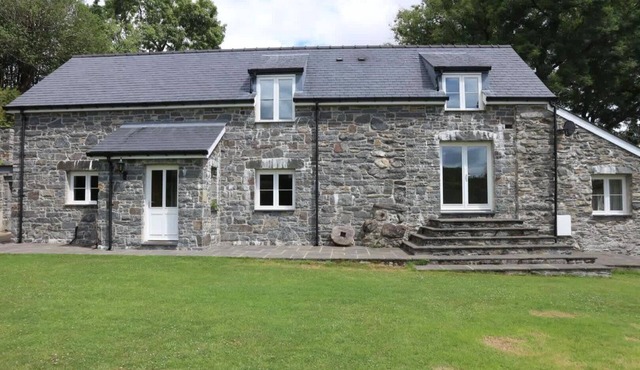 Stunning large barn conversion in Betws Gwerfil Goch -Ty Cerrig Barn