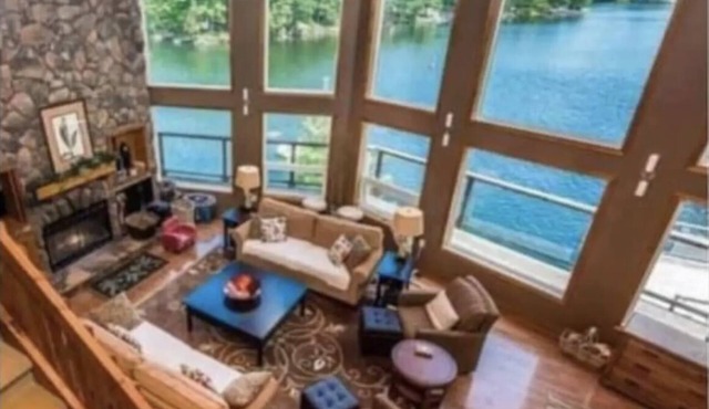 STUNNING LARGE CHALET COTTAGE IN MUSKOKA