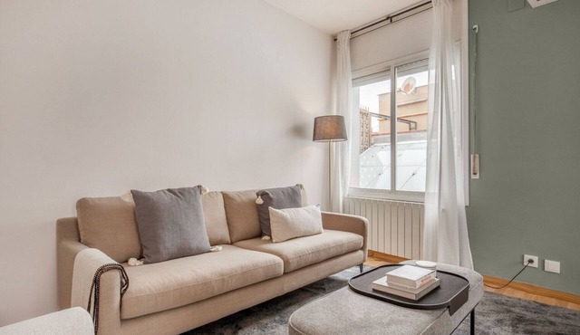 Stunning Les Corts 3BR Penthouse w/Balcony, nr Camp Nou, by Blueground