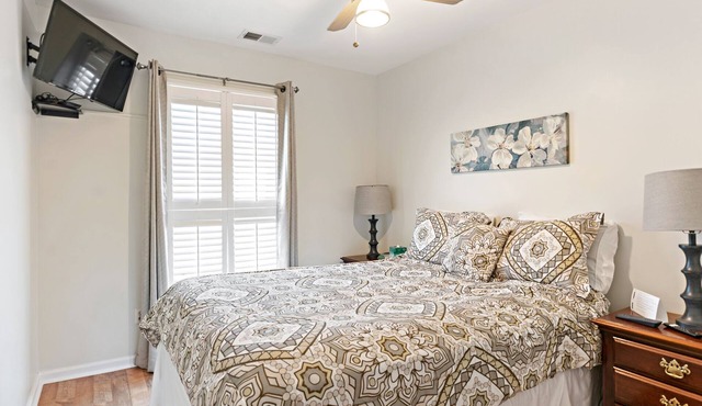 Stunning Liberty Lane Carriage House.