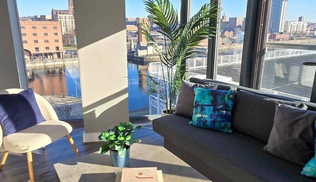 Stunning Liverpool Dockside Apt by City SuperHost