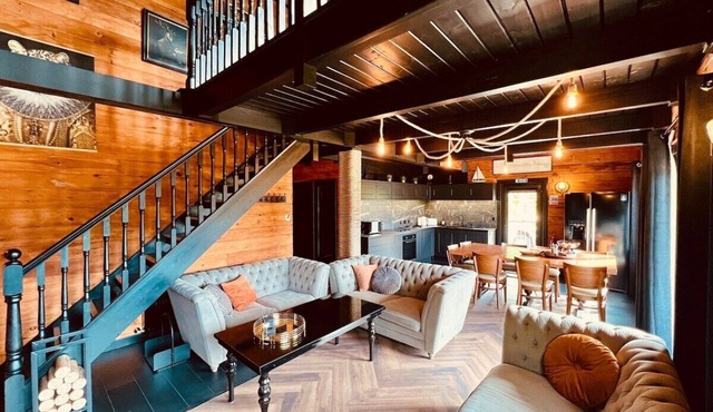 Stunning Loch Ness lodge with hot tub and sauna