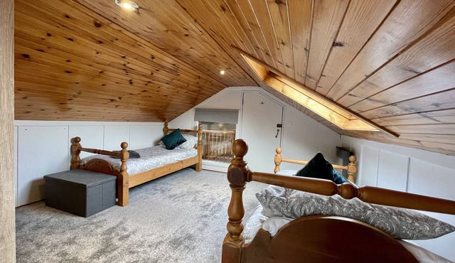 Stunning Lochside Lodge at the Foot of The Cobbler