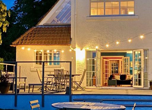 STUNNING LODGE MINUTES FROM THE SEA AND GOLF COURSE