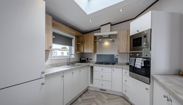 Stunning Lodge with one double with ensuite shower and one twin.