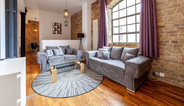 Stunning Loft-style Duplex 2 BDR Apt in Bow