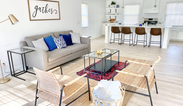 Stunning Loft w/King Suite: near Duke/UNC, RDU Airport, Downtown