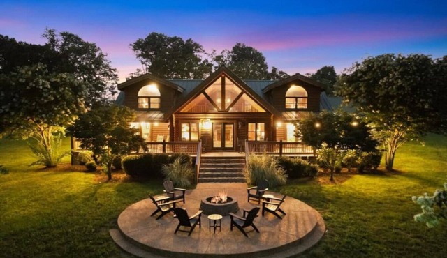 Stunning Log Cabin Getaway North of Nashville