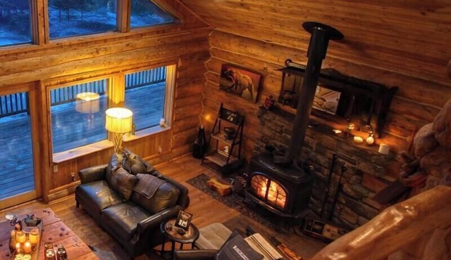 Stunning Log Cabin Retreat on 40 Private Acres Near Dickey Lake. Pet Friendly.