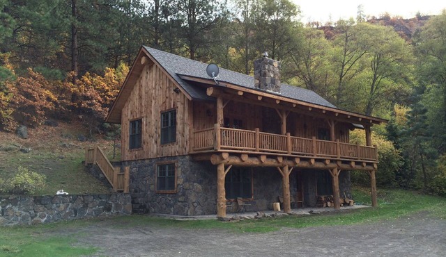 Stunning Log Cabin Rental with Breathtaking Views in Tygh Valley, Oregon