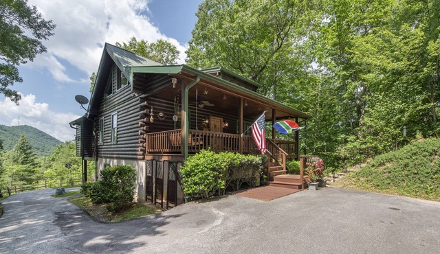 Stunning Log Cabin with Scenic Mountain Views 🌄