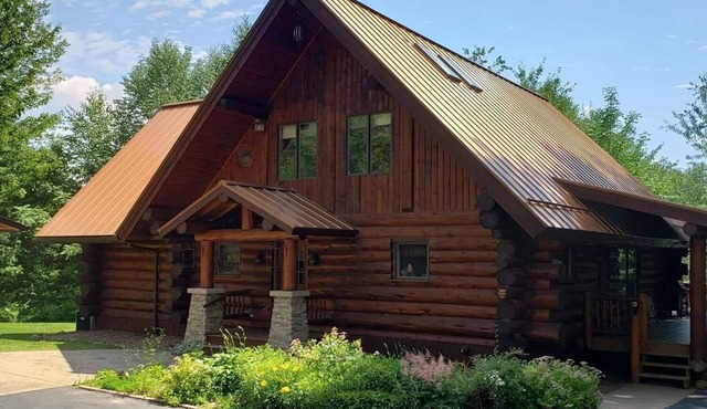 Stunning Log home in the true "Heart" of Wisconsin.