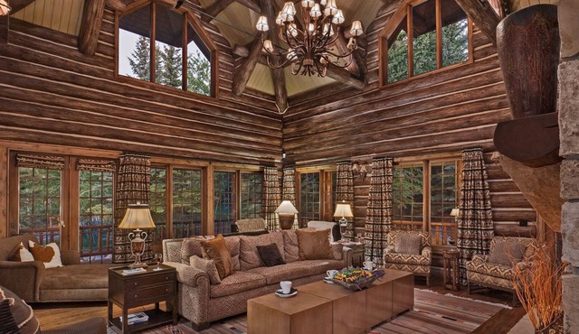 Stunning Log Retreat + Game Room | Pioneer Lodge