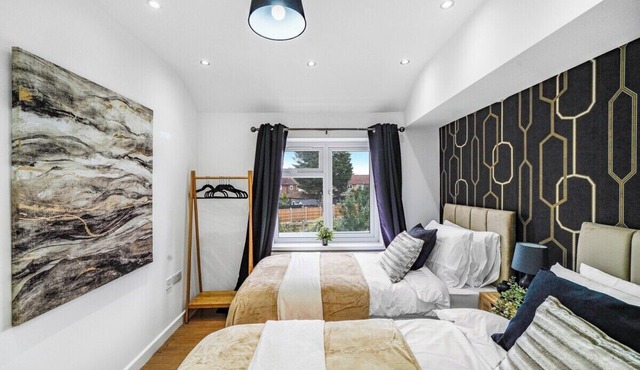 Stunning London Home - Parking