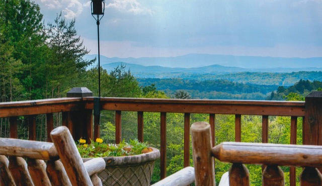 Stunning long-range mountain views, perfect getaway with paved roads all the way