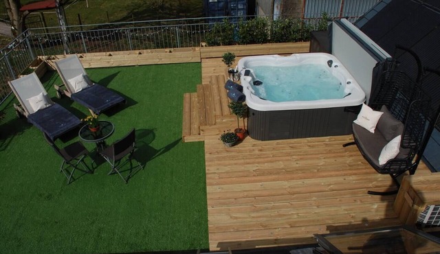 Stunning Luxury Duplex with Hot Tub and AirCon