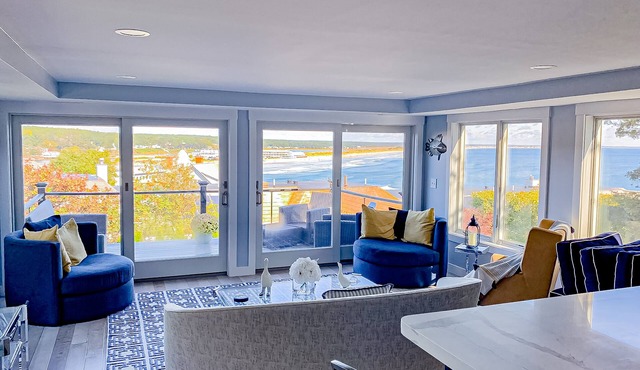 Stunning & luxurious ocean-view home with balcony & W/D
