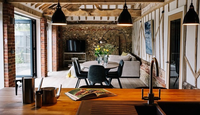 Stunning luxury barn in rural Suffolk - sleeps 2-6