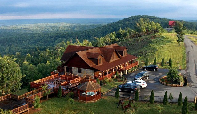 Stunning Luxury Cabin Rental with Hot Tub near Blue Ridge Mountains of North Carolina