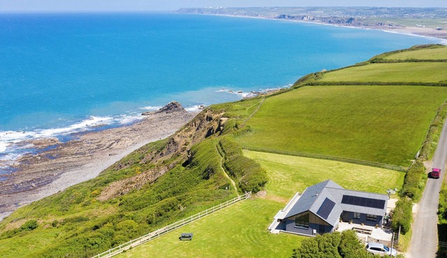 Stunning luxury cliff top retreat - direct access to the South West Coast Path.
